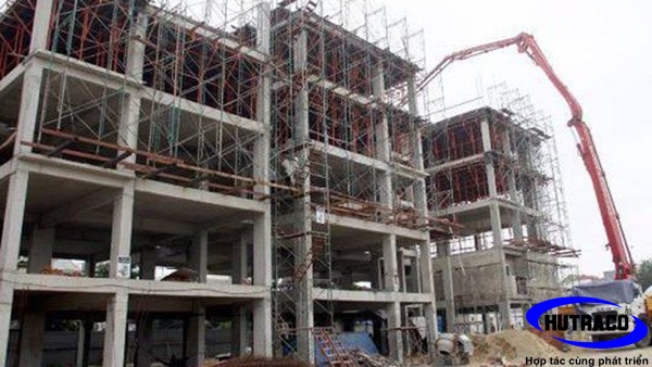 Nhiều công trình xây dựng đang được thi công tại Hồ Chí Minh